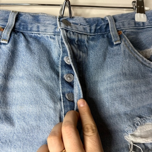 LEVI’S 501 Premium Rigid Distressed Shredded Light Wash Denim Jorts Jean Shorts - Picture 4 of 9
